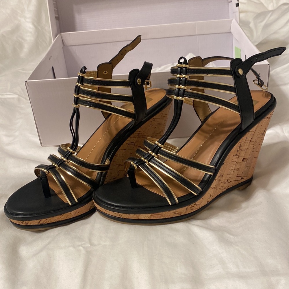 Dolce Vita Tenley Wedge Sandal in black stella
